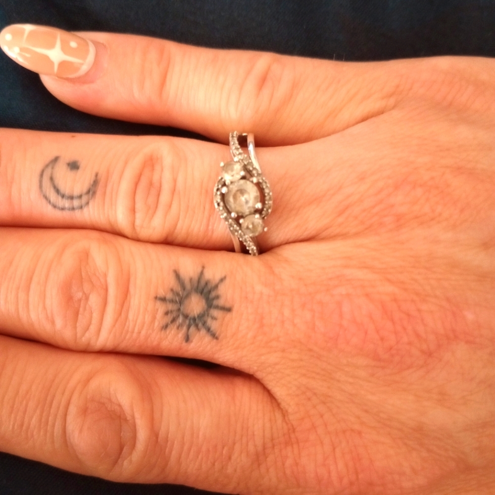 Cubic zirconia,sterling silver ring,size: 7